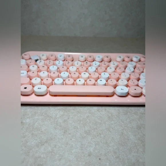 Xo Poppy Wireless Pink Keyboard Model: PY-TYPKBMS NWOT Includes Pink Mouse - Picture 3 of 10